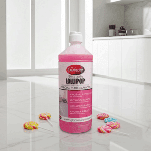 Fregasuelos lollipop de Globasur junto a unas piruletas en el suelo brillante