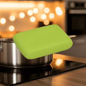 Esponja Greasepad de Globasur sobre una olla